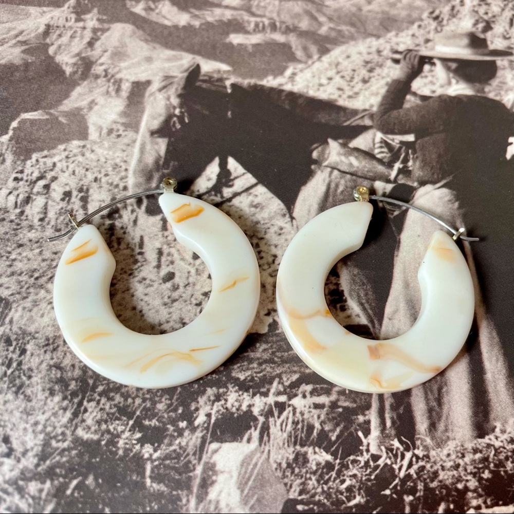 Tortoiseshell Hoops - Picture 2 of 3